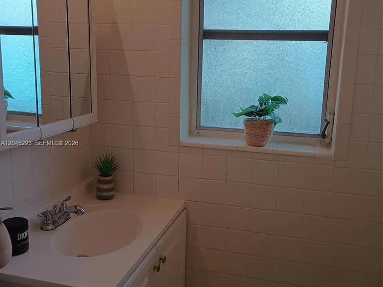 1433 SW 24th Ct #2 — Photo 7