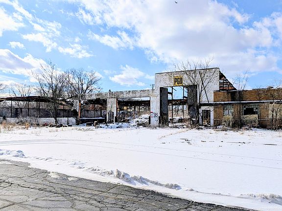 4th image of 1301 W Ridge Rd