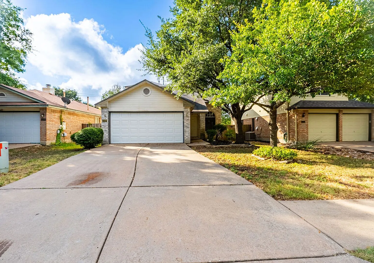 Beautiful 3 bedroom, 2.5 bathroom home in Milwood — Photo 1