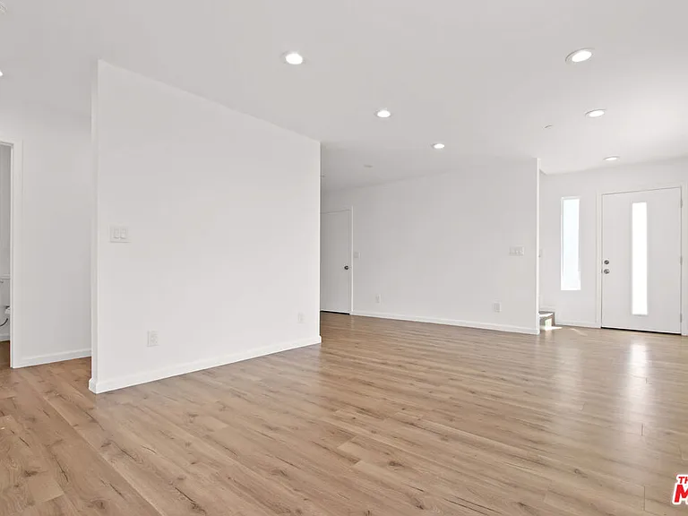 649 W 92nd St — Photo 20