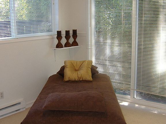 Second bedroom w/glass doors leading out to back patio area