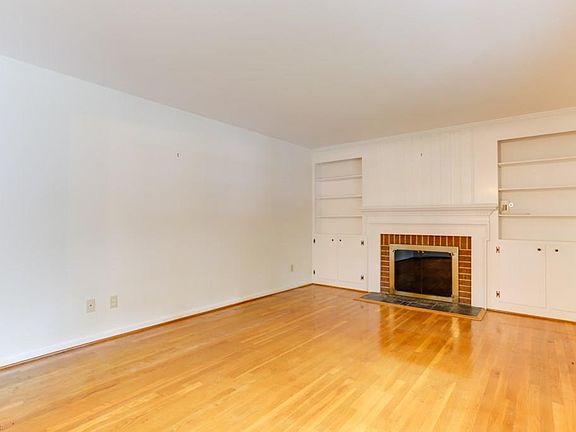 4th image of 8 Everett Dr