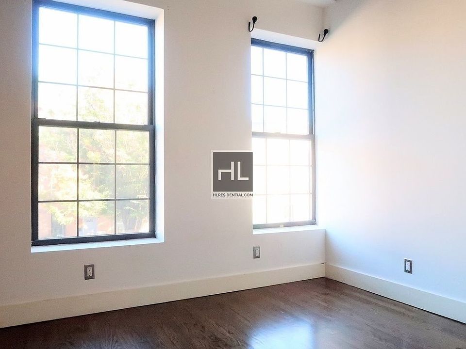 2nd image of 872 Jefferson Ave APT 2R
