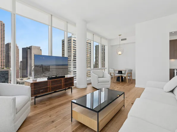 325 Lexington Avenue 22C image 2 of 7