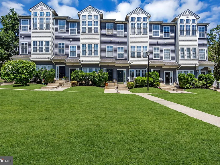 9 River Ln — Photo 1