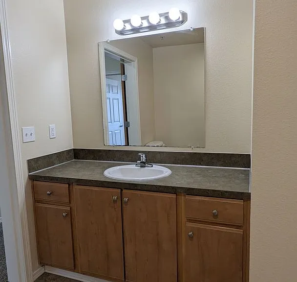 Wellesley Park Apartments — Photo 75