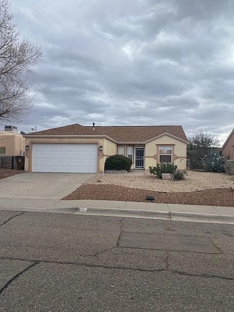 1st image of 5114 Calle Verde