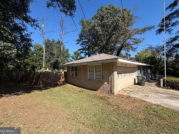 2nd image of 5555 Noblett Rd