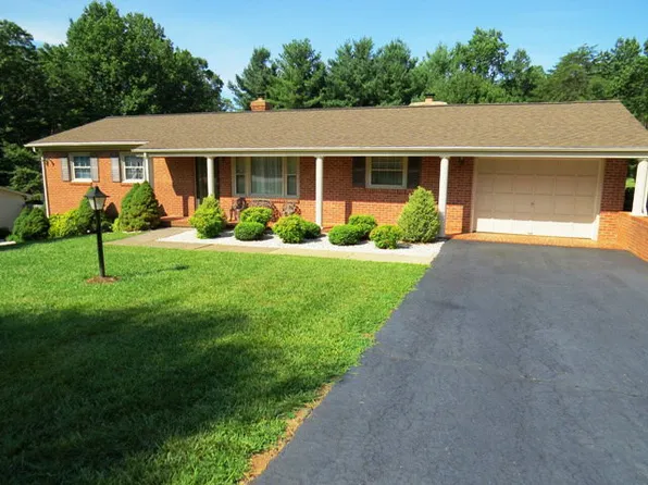 1450 Country Ridge Rd, Bassett, VA 24055