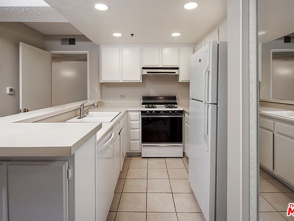 5th image of 5143 Bakman Ave APT 208
