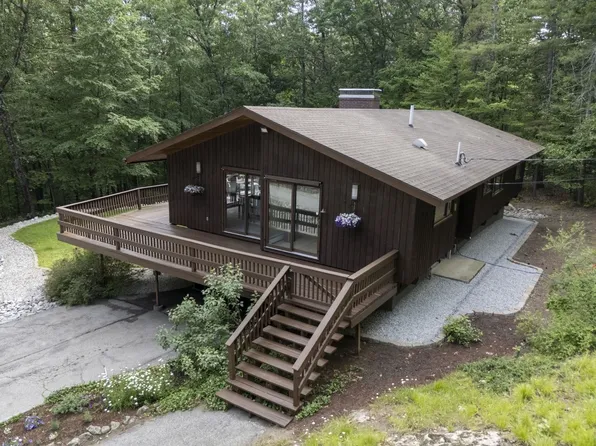 38 Pinecrest Drive, Bedford, NH 03110