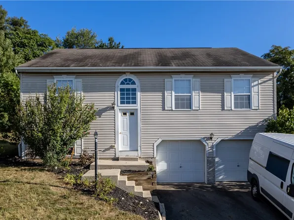 121 Stratford Ct, New Stanton, PA 15672