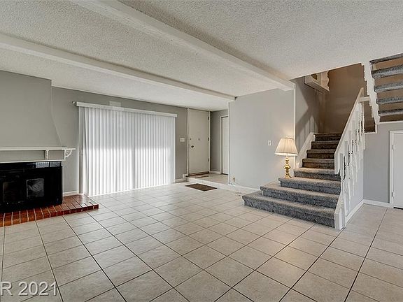 4th image of 586 Willow Green Dr