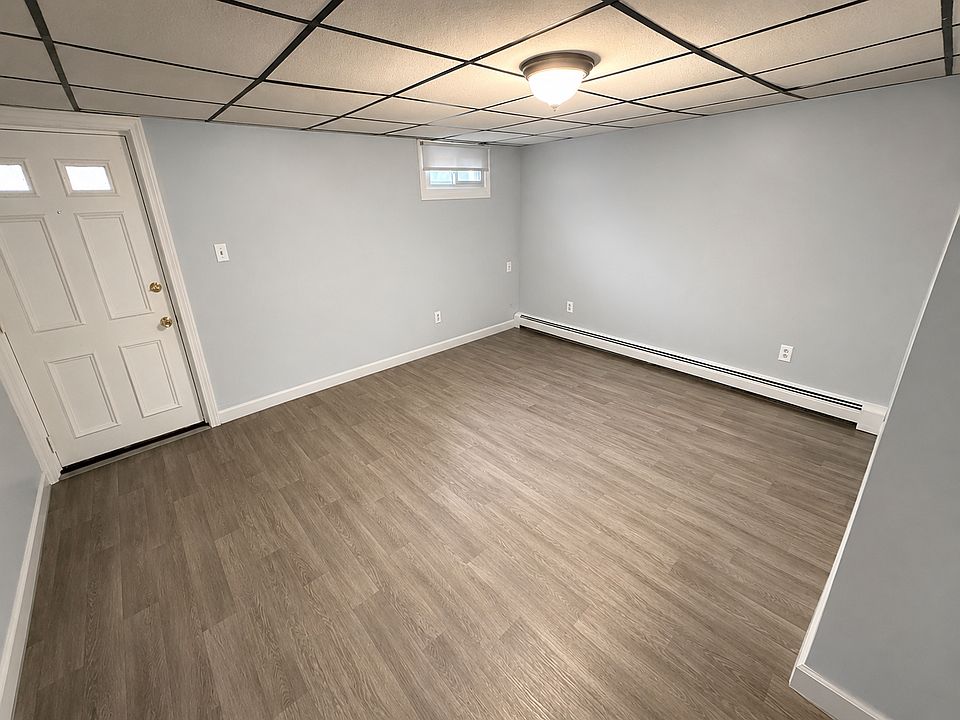 Entrance / Den
