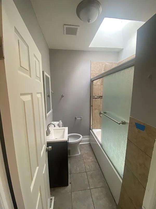 3 bed, 840 sqft, $1,800 — Photo 2