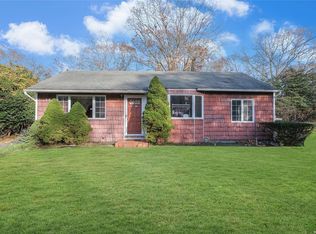 28 Temple Ave, Riverhead, NY 11901