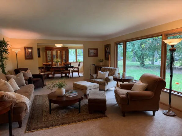 332 Floral Dr W, Saint Paul, MN 55126