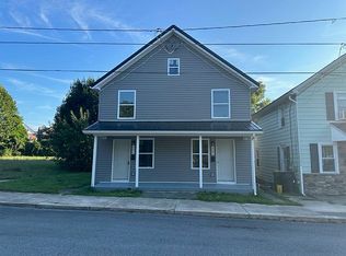 329 W 4th St, Waynesboro, PA 17268
