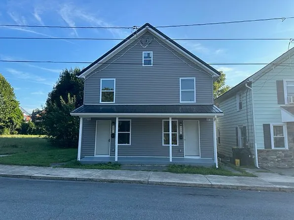 329 W 4th St, Waynesboro, PA 17268