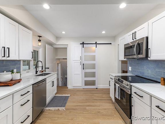 3rd image of 330 Norwood St