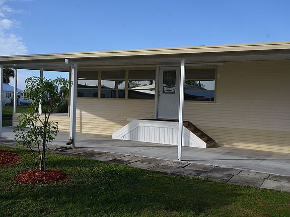 3rd image of 6688 SE 51st Ln