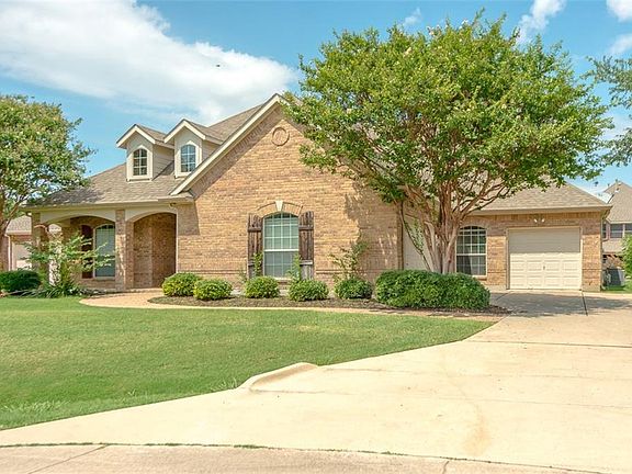 2nd image of 621 Comanche Cir