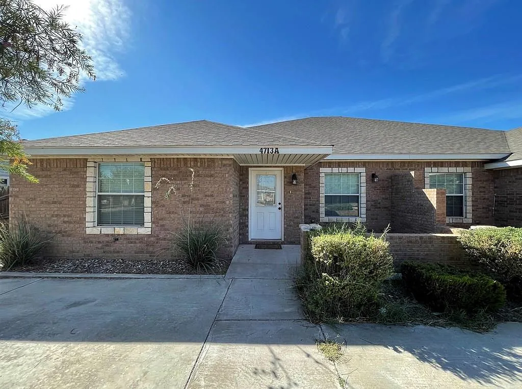 3 bed, 2.0 bath, 1758 sqft, $2,500 — Photo 1