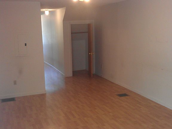 Living room (Coat closet)