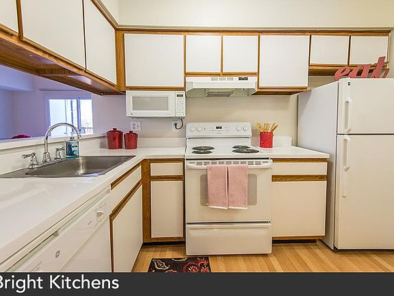 3rd image of 2395 Leslie Cir #1B