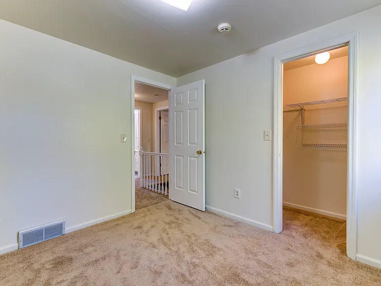13 Cloverfield Dr — Photo 32