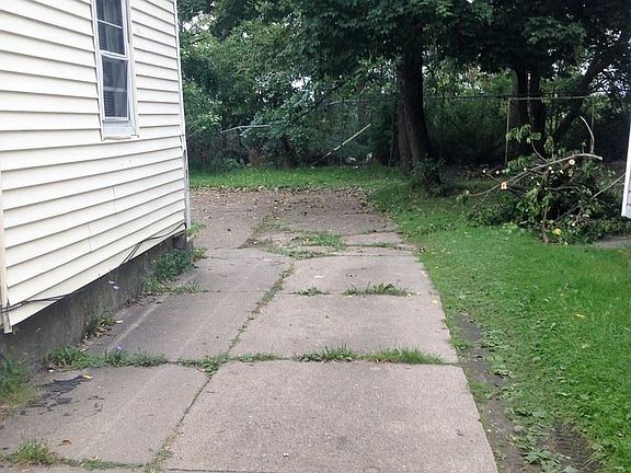2nd image of 954 Sheridan Ave SW Unit 1