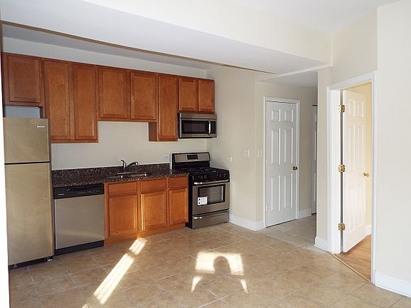 3rd image of 4626 S Calumet Ave #106