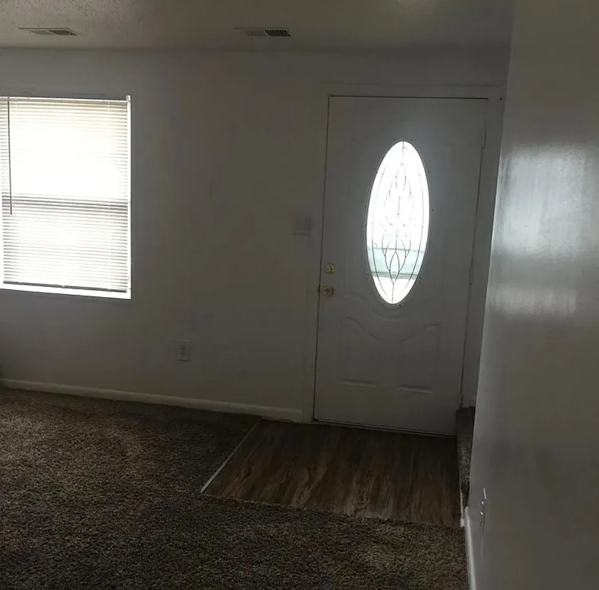 3 bed, 1180 sqft, $2,034 — Photo 2