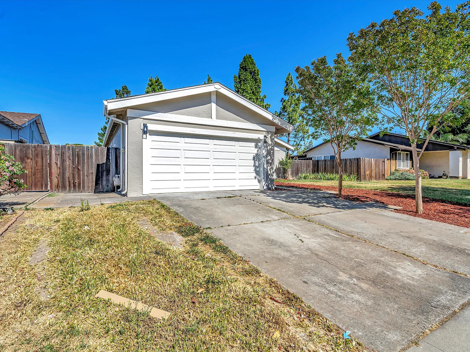 3 bed, 1470 sqft, $4,350 — Photo 2
