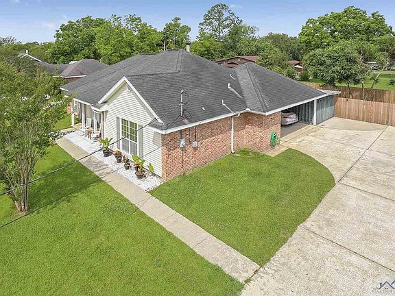 3rd image of 604 Parkside Dr