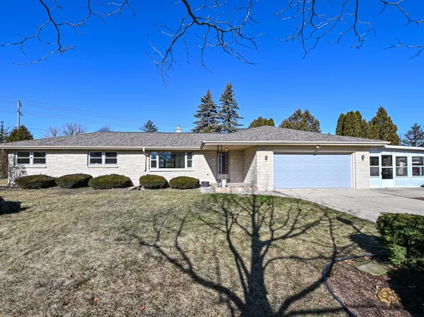 7393 North Iroquois ROAD, Fox Point, WI 53217