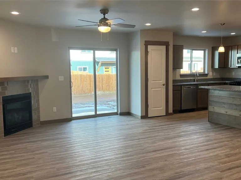 1311 Fozzie Ln — Photo 4
