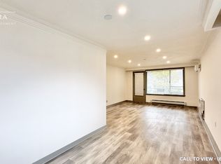 18 33rd St #1, Toronto, ON M8W 3G9