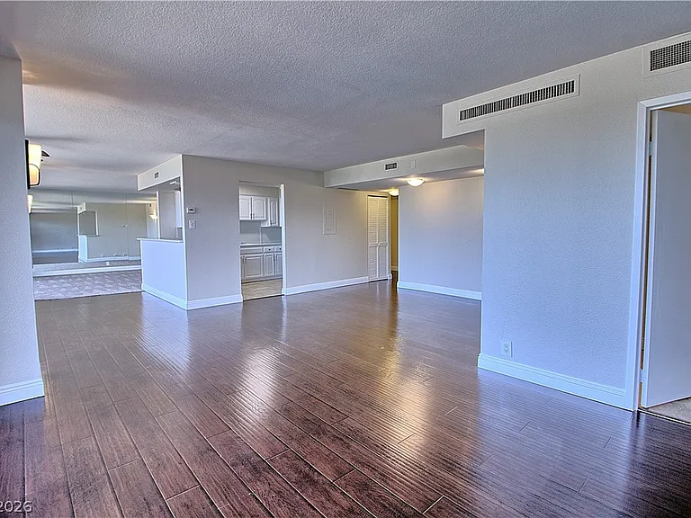 3111 Bel Air Dr #8E — Photo 8