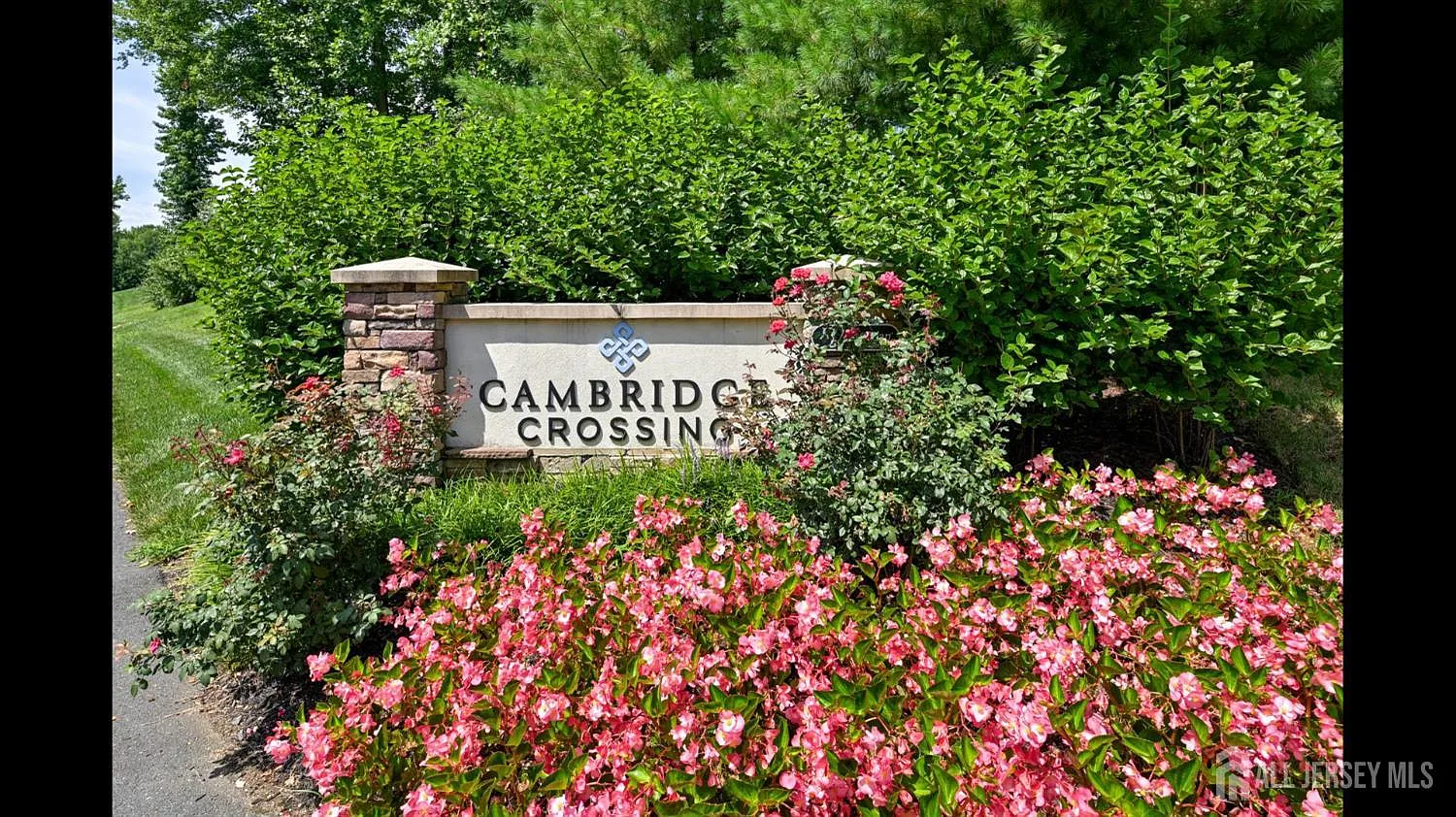 4 bed, 4.0 bath, 2614 sqft, $4,300 — Photo 1