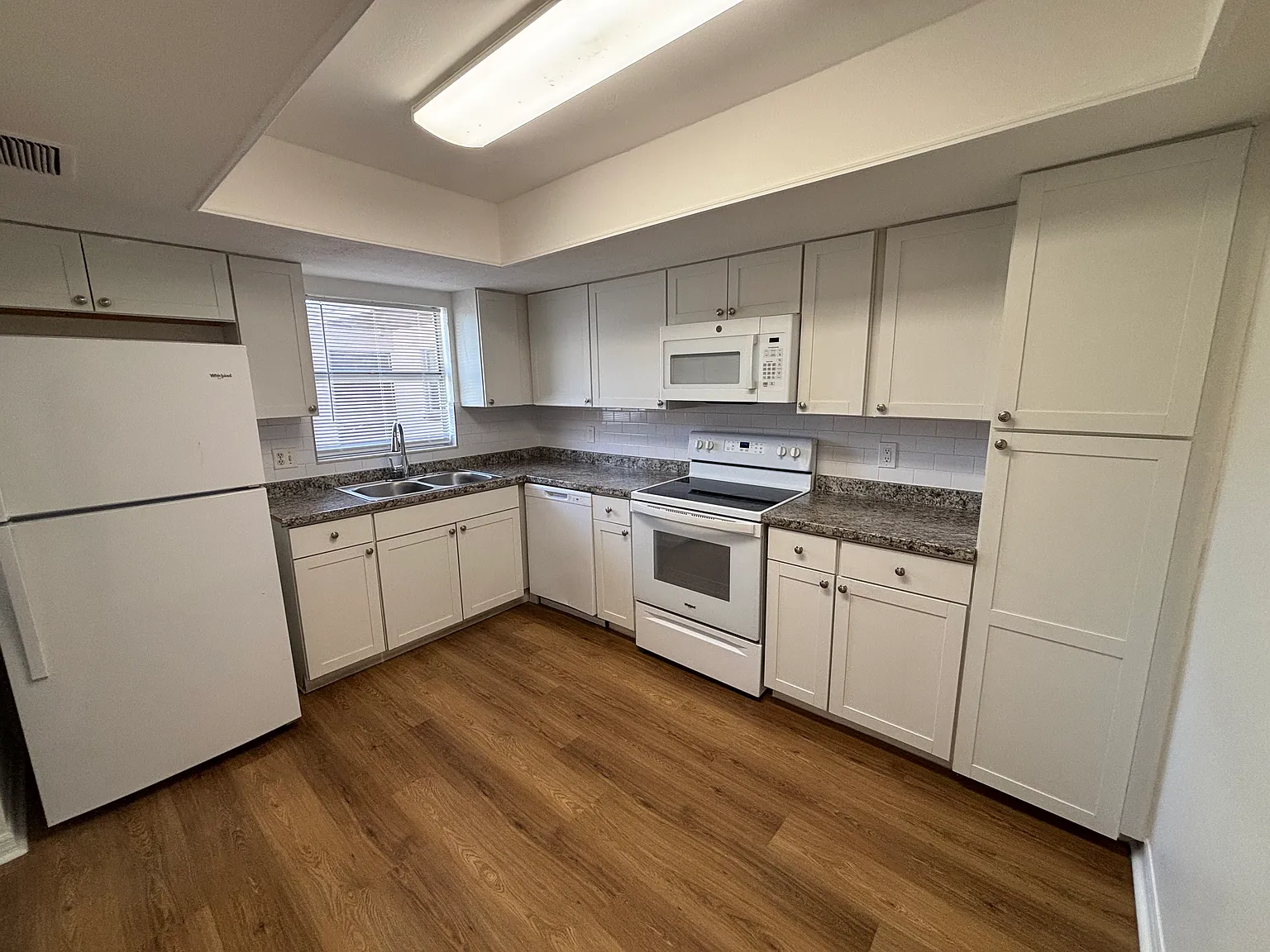 2 bed, 1070 sqft, $1,395 — Photo 1
