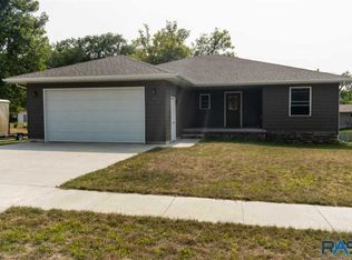 107 E 7th St, Dell Rapids, SD 57022