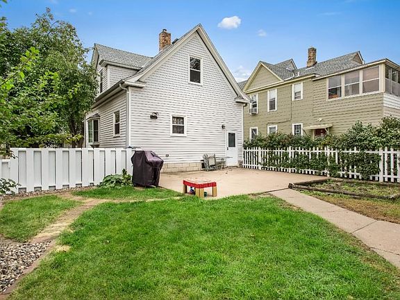 4th image of 687 24th Ave NE