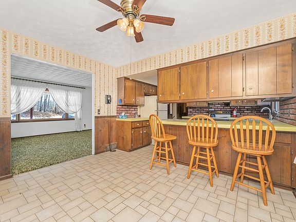 4th image of 10798 Pleasant Lake Rd