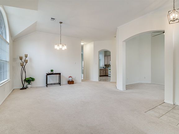 2nd image of 2185 Crestlake Dr