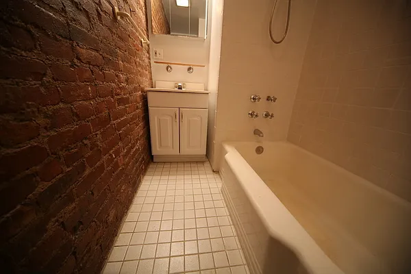 Rented by Metropolitan Realty | media 12