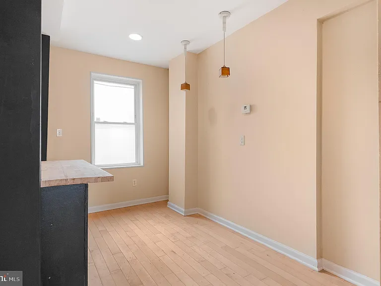 1123 W Lombard St — Photo 13