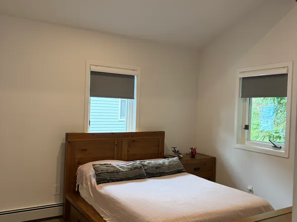 490 Undercliff Avenue image 11 of 24