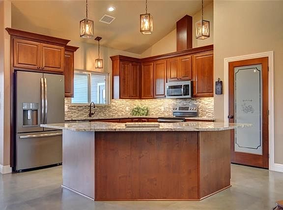 4th image of 247 Cattlemens Dr