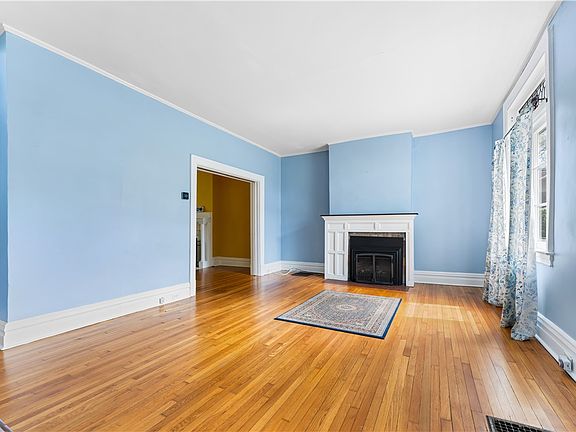 4th image of 184 W Hutchinson Ave